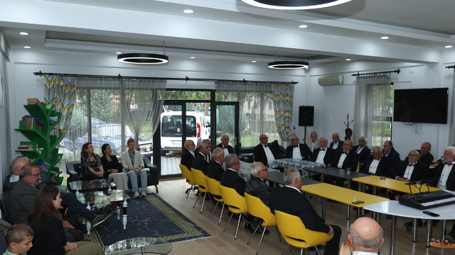 Hollandalı akademisyenlerden Ulu Çınarlar Yaşlı Yaşam ve Dayanışma Merkezi'ne ziyaret