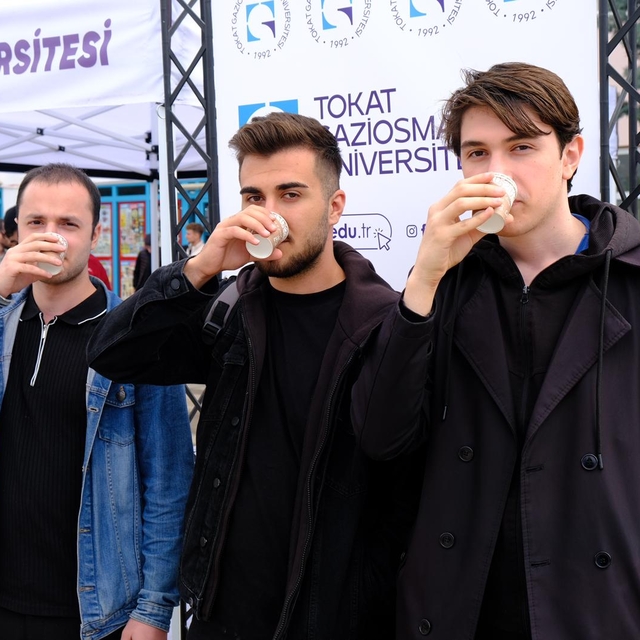 TOGÜ'de öğrencilere kahve ikram edildi