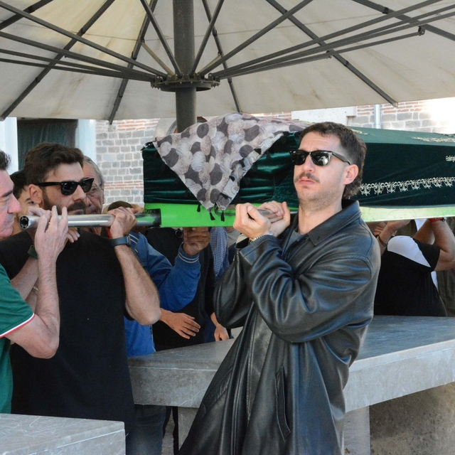 Oyuncu Uraz Kaygılaroğlu'nun acı günü