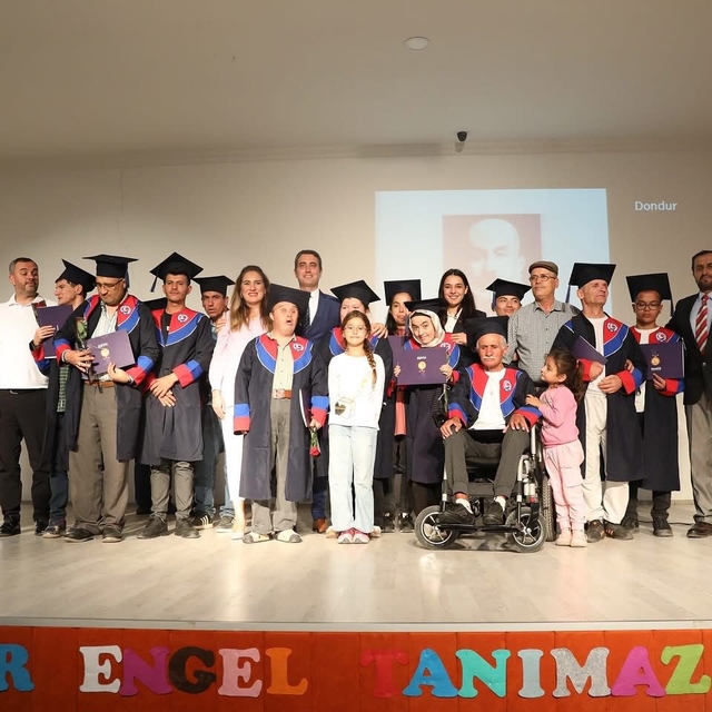 Bucak'ta özel gereksinimli bireylere fahri mezuniyet töreni düzenlendi