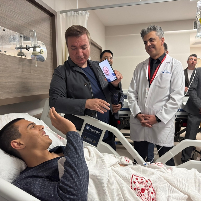 Erzincan Valisi Aydoğdu sosyal medyadan destek istenen hasta üniversiteliye...