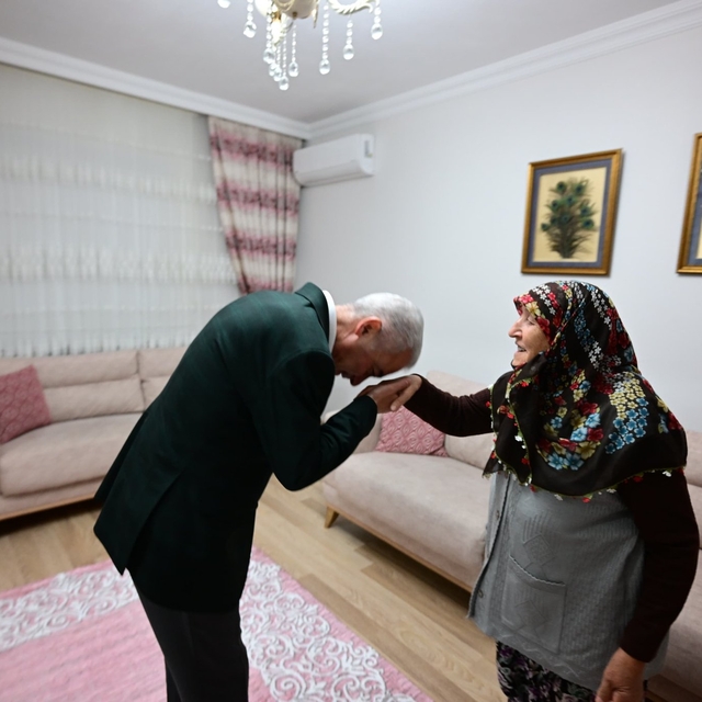 Kırklareli Valisi Turan, yaşlıları ziyaret etti