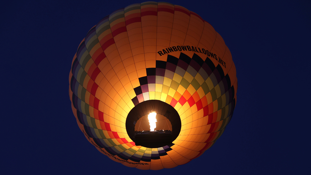 Kapadokya'daki sıcak hava balonları vadilere renk kattı