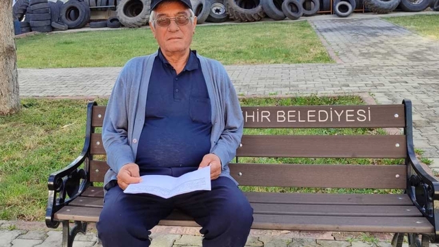 İsim benzerliği nedeniyle kayıtlara 'ölü' olarak geçti; yaşadığını ispatlamaya çalışıyor