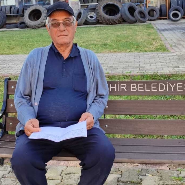 İsim benzerliği nedeniyle kayıtlara 'ölü' olarak geçti; yaşadığını ispatlam...