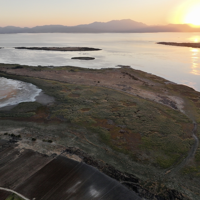 Beyşehir Gölü'nde kuraklık nedeniyle Kıstıfan Adası karayla birleşti ve ada...