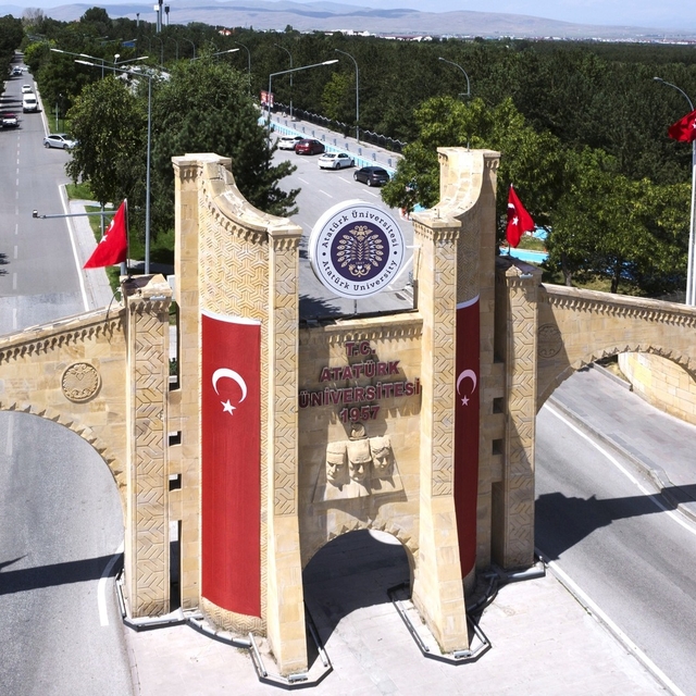 Atatürk Üniversitesi'nde "sınavsız ikinci üniversite" kayıtları sürüyor