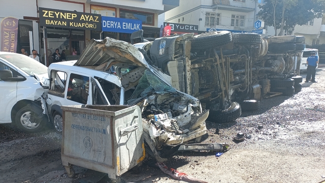 Malatya'da freni arızalanan kamyon 15 araca çarptı: 5 yaralı