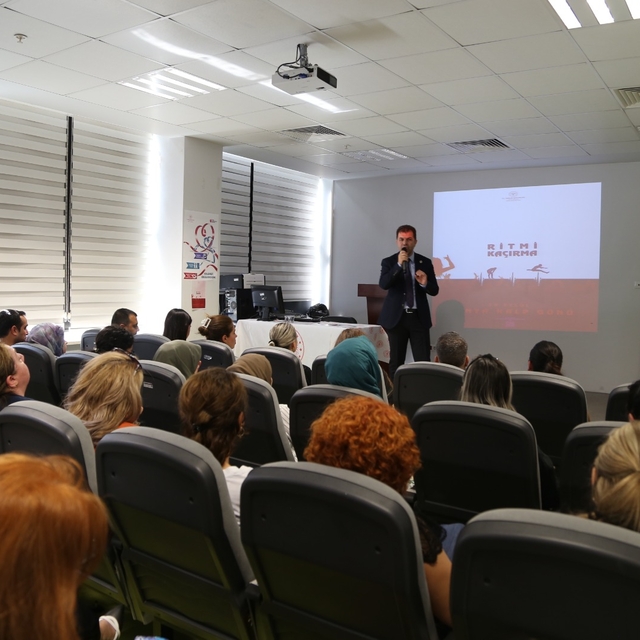 Diyarbakır'da "Dünya Kalp Günü" dolayısıyla sağlık çalışanlarına eğitim ver...