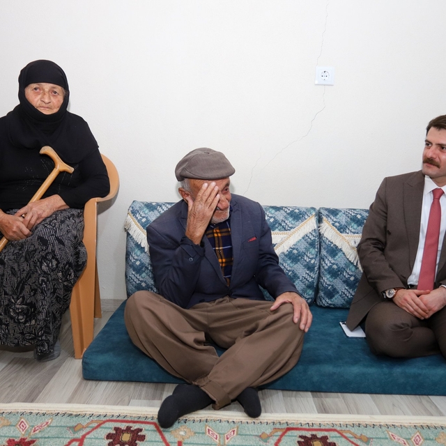 Çukurca Kaymakamı Cebeci'den yaşlılara ziyaret