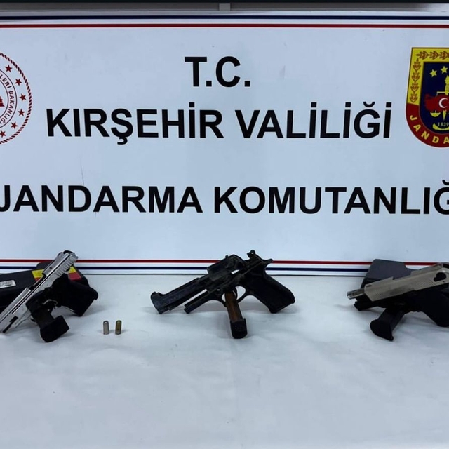Kırşehir'de ruhsatsız silah operasyonunda 2 zanlı yakalandı