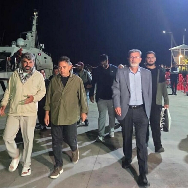 Tekneleri arıza yapan Gazze gönüllüleri, Marmaris'e getirildi