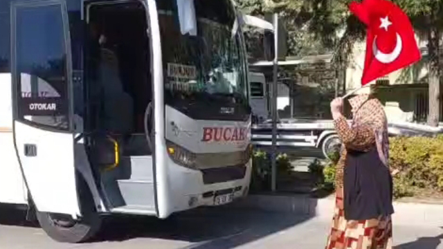 Yolu kesip, Sumud filosuna saldırıyı protesto etti