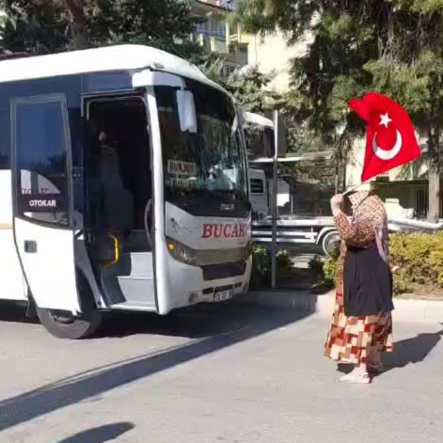 Yolu kesip, Sumud filosuna saldırıyı protesto etti