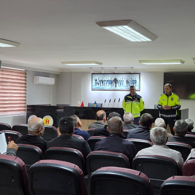Hayrabolu'da okul servis sürücülerine yönelik eğitim semineri verildi