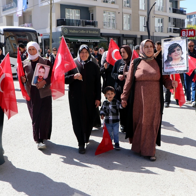 Evlat eylemine katılan anne: Allah'ın izniyle terörsüz Türkiye olacak