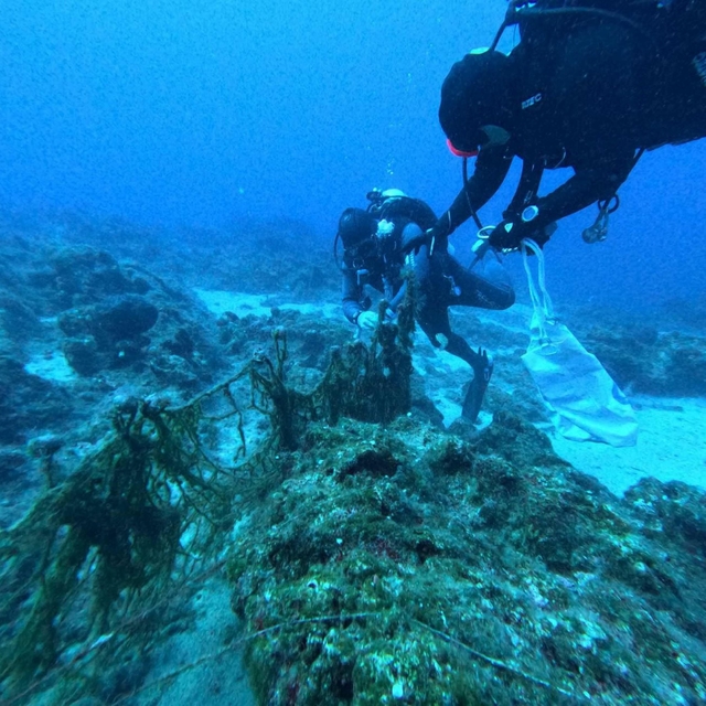 Datça'da deniz dibindeki hayalet ağlar çıkarıldı