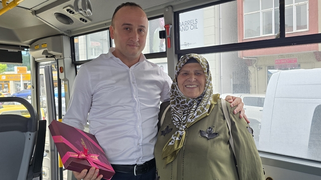 Zonguldak'ta rahatsızlanan yolcusunu evine ulaştıran otobüs şoförüne "teşekkür" ziyareti