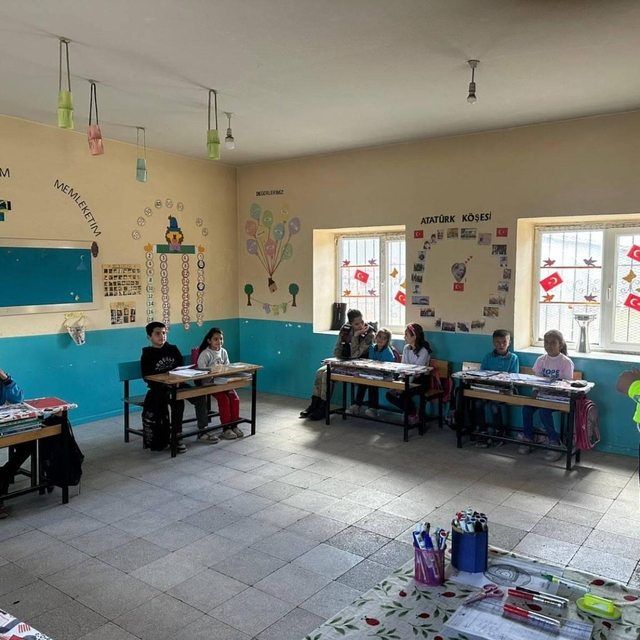 Bitlis'te ilkokul öğrencilerine trafik eğitimi verildi