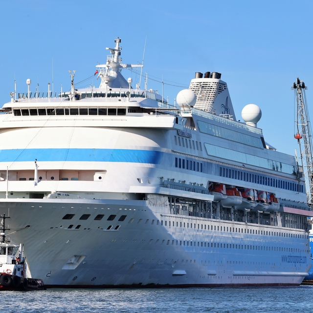 "Astoria Grande" kruvaziyeri 940 yolcusuyla Samsun Limanı'na demirledi