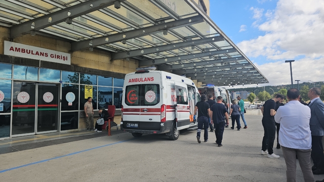 Çorum'da gıda zehirlenmesi şüphesiyle 12 öğrenci hastaneye kaldırıldı