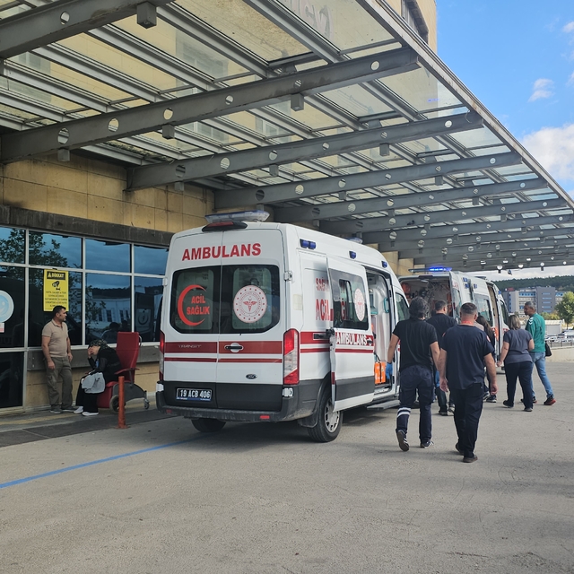 Çorum'da gıda zehirlenmesi şüphesiyle 12 öğrenci hastaneye kaldırıldı