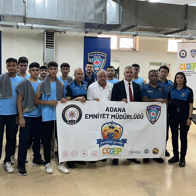 Adana'da iki genç polisin düzenlediği kurs sayesinde askeri sınavı kazandı