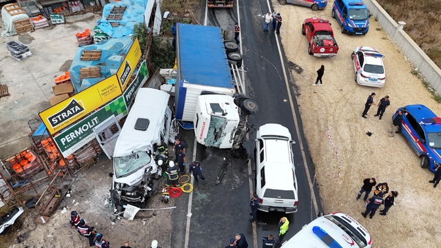 Tekirdağ'da 3 kişinin öldüğü, 9 kişinin yaralandığı kazada kamyon şoförü tutuklandı