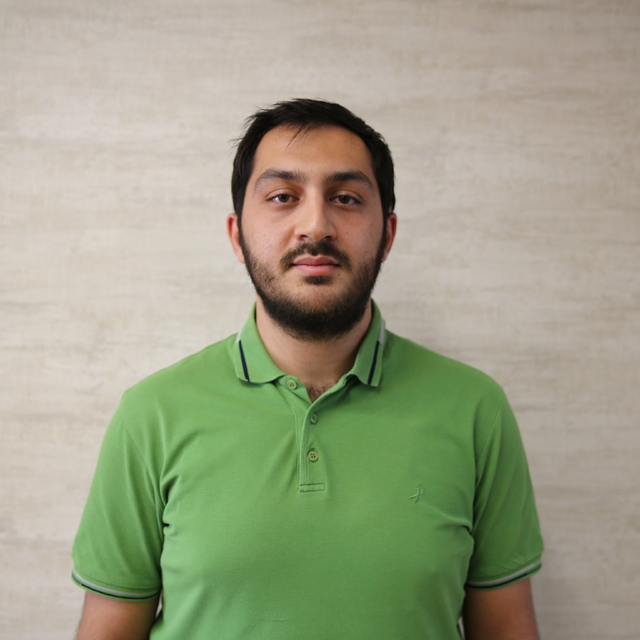 "Spectre" gemisinde İsrail'in alıkoyduğu Türk aktivistin oğlu babasıyla gur...