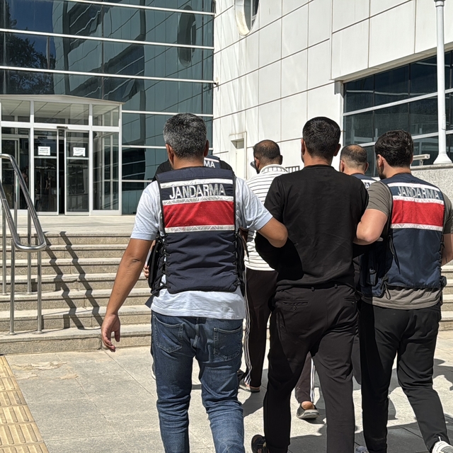 Adıyaman'da terör örgütü DEAŞ operasyonunda yakalanan 2 zanlı tutuklandı