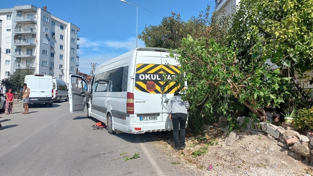 Antalya'da okul servisinin çarptığı 8 yaşındaki çocuk ağır yaralandı