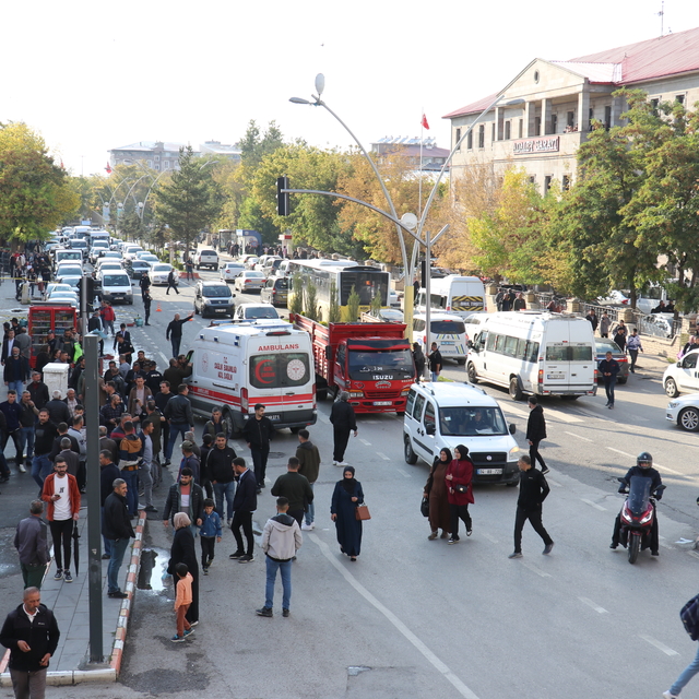 Ağrı'da iki grup arasında çıkan silahlı ve bıçaklı kavgada biri ağır 4 kişi...
