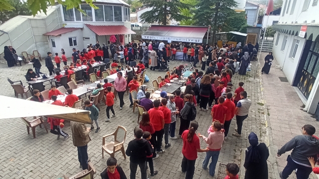 Yeşilyurt'ta DMD hastası Furkan Elmas için kermes düzenlendi