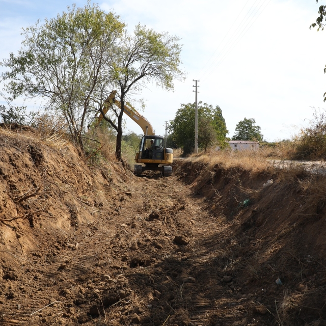 Muğla'nın Ula ve Menteşe ilçelerinde dere temizlik çalışmaları sürüyor