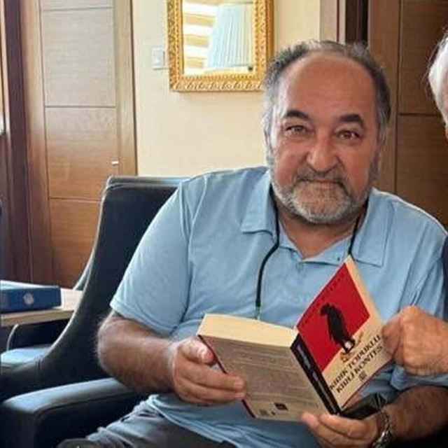 Yazar Ergün Poyraz, Özlem Çerçioğlu'nun evinin fotoğraflarını paylaştığı ge...