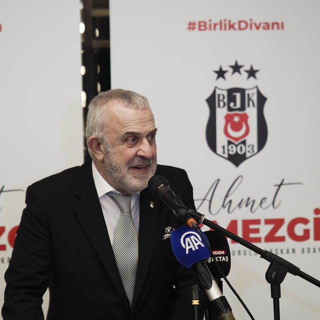 Beşiktaş Kulübü Divan Kurulu Başkan Adayı Ahmet Ürkmezgil, İzmir'de üyelerl...