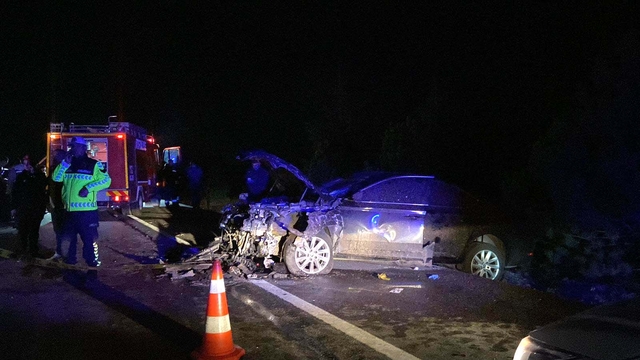 Eskişehir'de 2 otomobil çarpıştı; 1 ölü, 1'i AK Parti'li milletvekili 4 yaralı