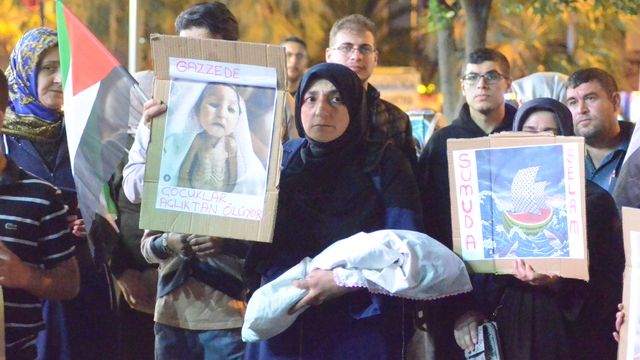 Aydın'da İsrail'in Küresel Sumud Filosu'na saldırılarına tepki gösterildi