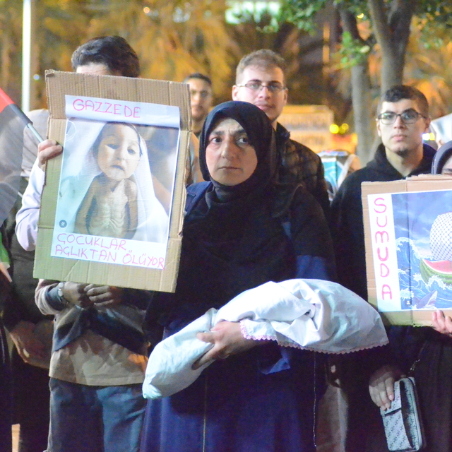 Aydın'da İsrail'in Küresel Sumud Filosu'na saldırılarına tepki gösterildi