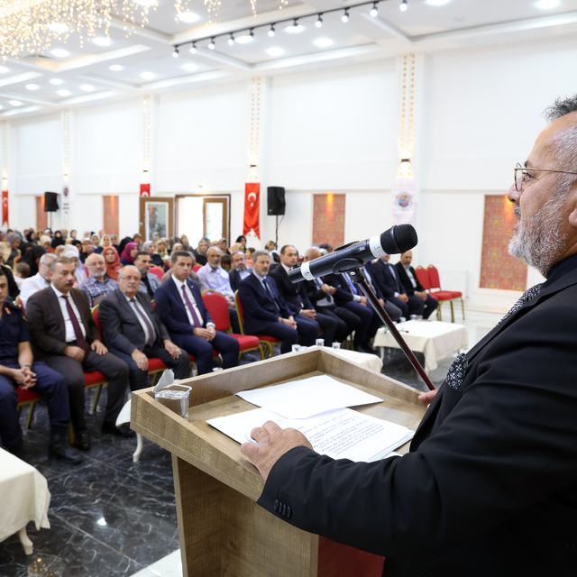 Darende'de "Peygamberimiz ve Aile Ahlakı" konferansı düzenlendi