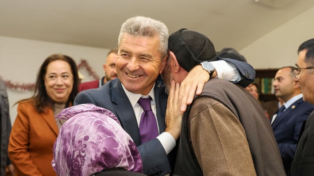 Artvin Valisi Ergün Şavşat'ta huzurevi sakinlerini ziyaret etti