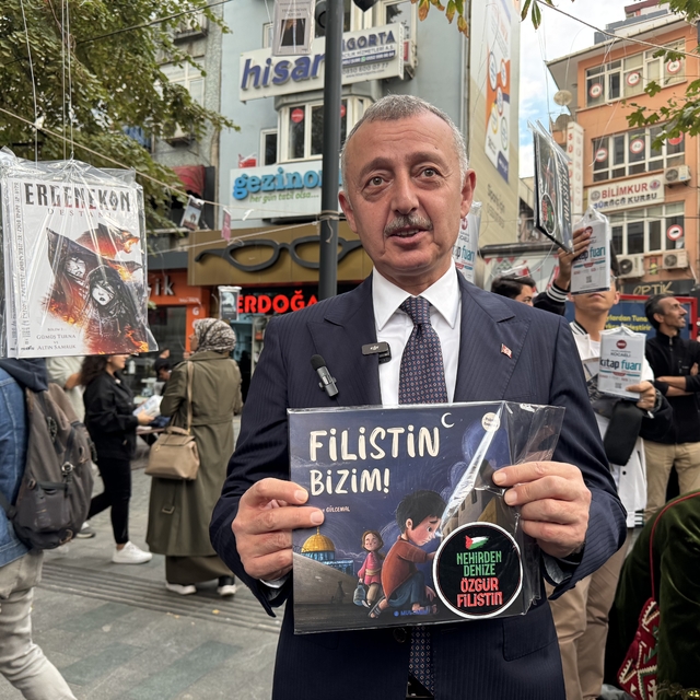 Kocaeli'de asırlık çınar ağaçları "kitap açtı"