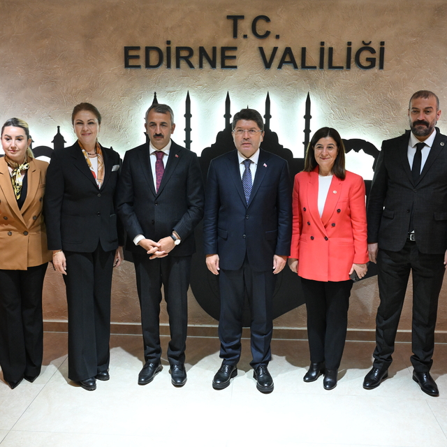 Bakan Tunç, Edirne'de İşyurtları Ürün ve El Sanatları Fuarı'nın açılışında...