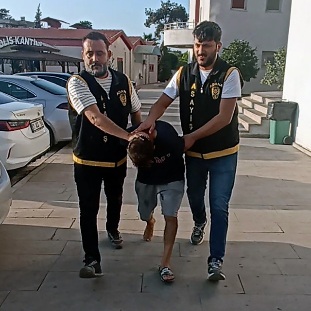 Polisi görünce kaçan firari hükümlü, ara sokakta yakalandı