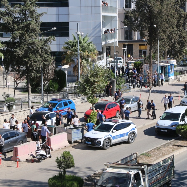 Adıyaman'da adliye önünde kavga; 8 yaralı, 15 gözaltı