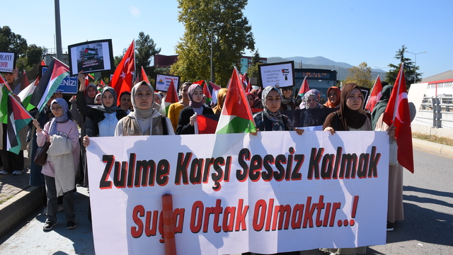 Samsun'da üniversite öğrencileri, İsrail'in Küresel Sumud Filosu'na saldırılarını protesto etti