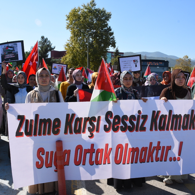 Samsun'da üniversite öğrencileri, İsrail'in Küresel Sumud Filosu'na saldırı...