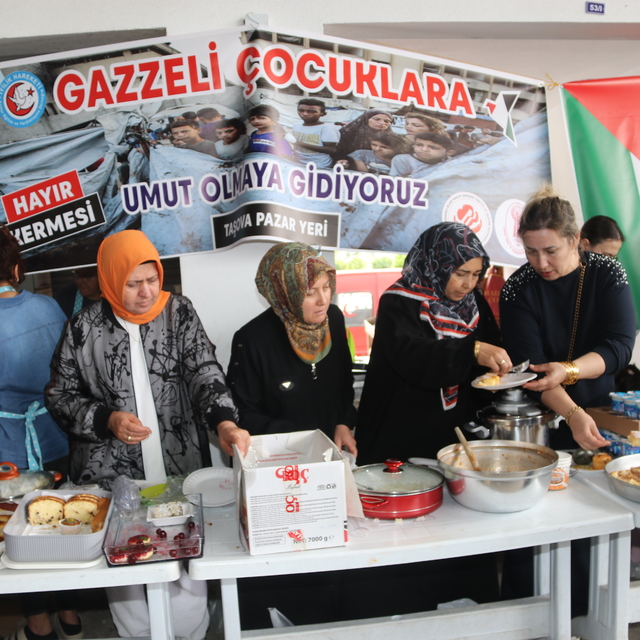 Taşova'da Gazzeli çocuklar yararına kermes düzenlendi