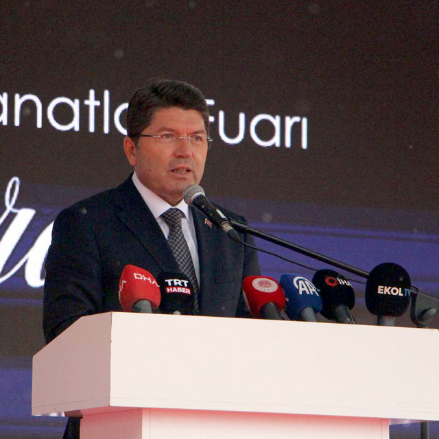 Bakan Tunç: Alıkoyduğunuz insan hakları savunucularını serbest bırakmanız g...