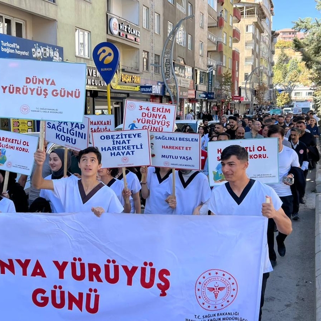 Hakkari'de sağlıklı yaşam yürüyüşü yapıldı